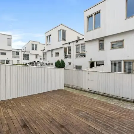 Cozy With Parking Apartment *