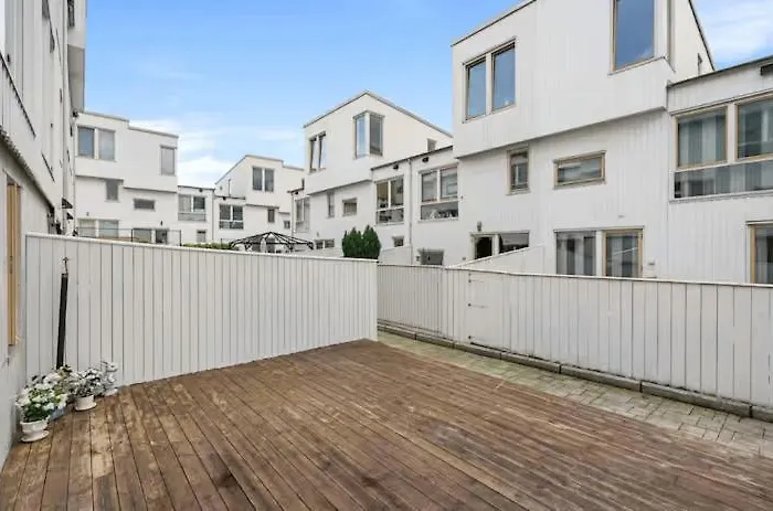 Cozy With Parking Apartment *